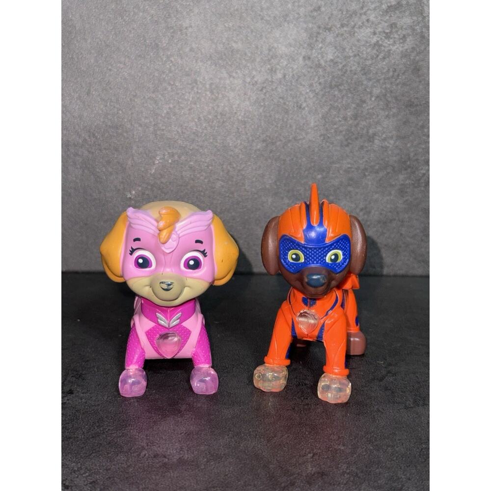 Paw Patrol Mighty Pups Light-Up Badge Skye And Zuma Figures